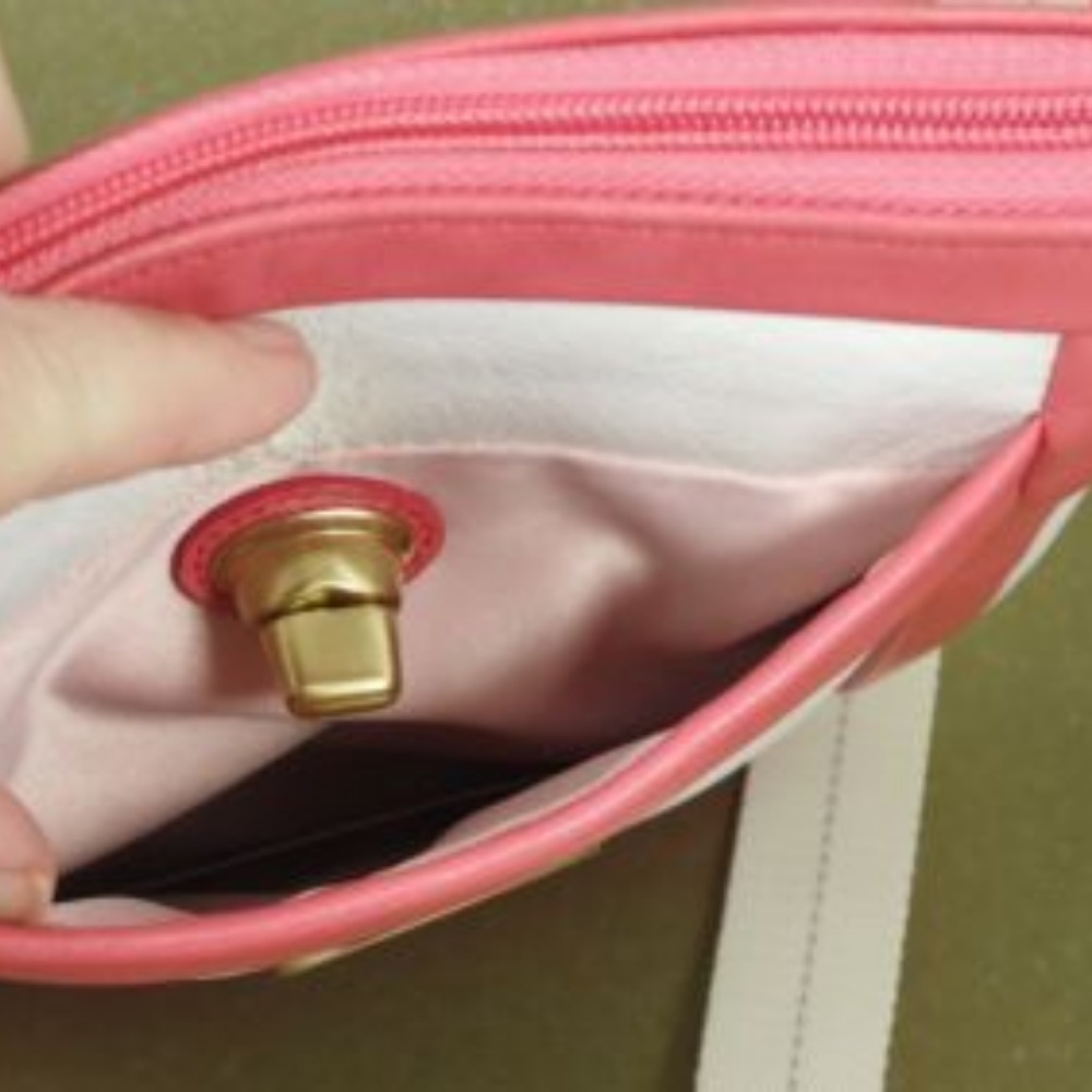 NWT Coach Coral White Leather CROSSBODY Swingpack - Picture 7 of 8